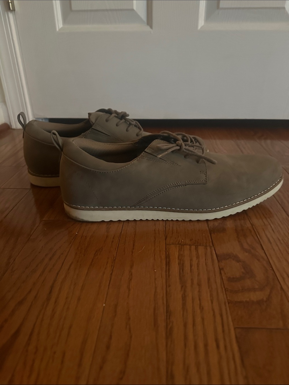 Good Fellow Casual Men's Lace-Up Sneakers in Taupe